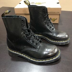 1460 brush off leather ankle boots